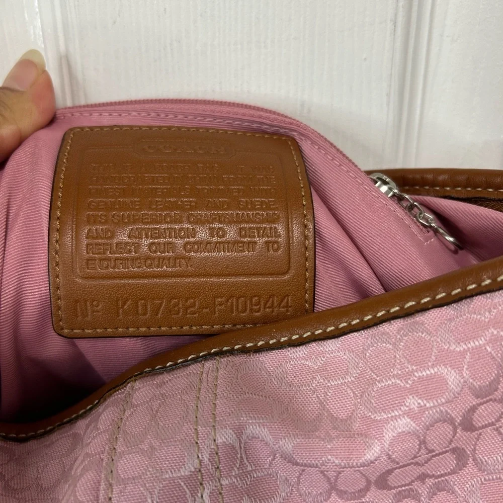 Coach Y2K F10944 Signature Pink Shoulder bag/Crossbody Bag